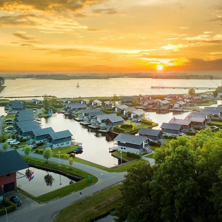 Landal Waterpark Sneekermeer Hotel Терхерне Екстериор снимка